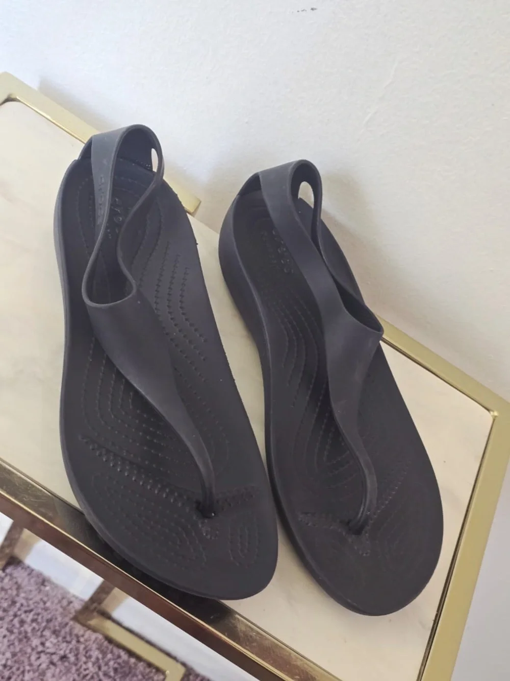 Crocs Women's Sexi Flip Black T-Strap Thong slip-on Sandals  Size 9